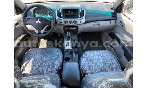 Imported Mitsubishi L200 White Makiinaa iti Import - Dubai keessatti Central Kenya keessatti Imported Mitsubishi L200 White Makiinaa iti Import - Dubai keessatti Central Kenya keessatti