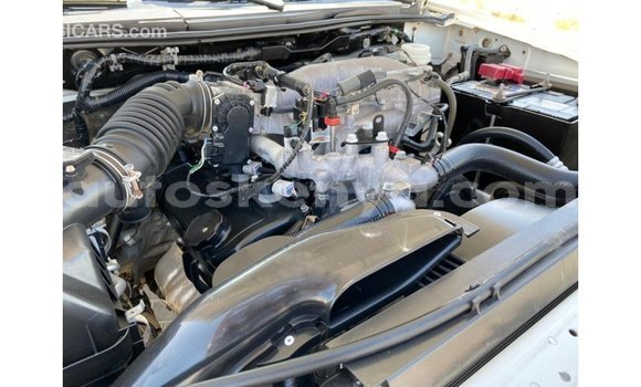 Imported Mitsubishi L200 White Makiinaa iti Import - Dubai keessatti Central Kenya keessatti Imported Mitsubishi L200 White Makiinaa iti Import - Dubai keessatti Central Kenya keessatti