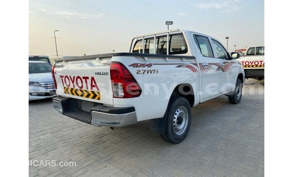 Imported Toyota Hilux White Makiinaa iti Import - Dubai keessatti Central Kenya keessatti Imported Toyota Hilux White Makiinaa iti Import - Dubai keessatti Central Kenya keessatti