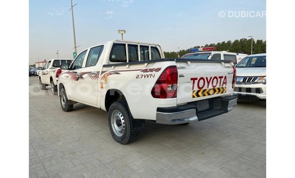 Imported Toyota Hilux White Makiinaa iti Import - Dubai keessatti Central Kenya keessatti Imported Toyota Hilux White Makiinaa iti Import - Dubai keessatti Central Kenya keessatti