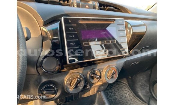 Imported Toyota Hilux White Makiinaa iti Import - Dubai keessatti Central Kenya keessatti Imported Toyota Hilux White Makiinaa iti Import - Dubai keessatti Central Kenya keessatti