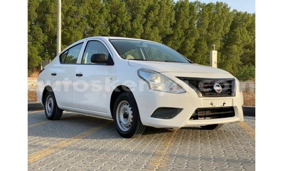 Nunua Imported Nissan Sunny Nyeupe Gari ndani ya Import - Dubai nchini Kati Kenya Nunua Imported Nissan Sunny Nyeupe Gari ndani ya Import - Dubai nchini Kati Kenya