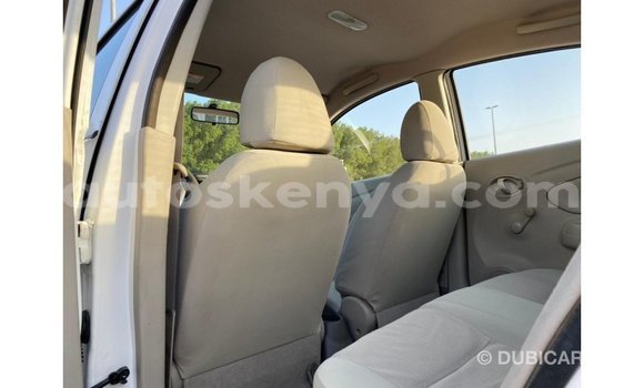 Nunua Imported Nissan Sunny Nyeupe Gari ndani ya Import - Dubai nchini Kati Kenya Nunua Imported Nissan Sunny Nyeupe Gari ndani ya Import - Dubai nchini Kati Kenya