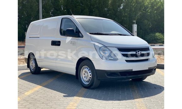 Imported Hyundai Chorus White Netiree iti Import - Dubai keessatti Central Kenya keessatti