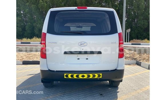 Buy Import Hyundai Chorus White Truck in Import - Dubai in Central Kenya Buy Import Hyundai Chorus White Truck in Import - Dubai in Central Kenya