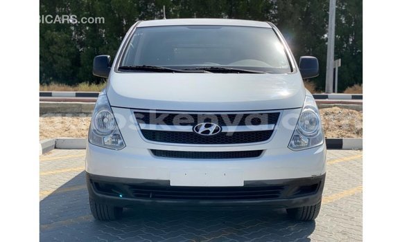 Buy Import Hyundai Chorus White Truck in Import - Dubai in Central Kenya Buy Import Hyundai Chorus White Truck in Import - Dubai in Central Kenya