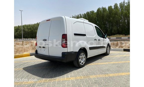 Nunua Imported Peugeot Partner Nyeupe Gari ndani ya Import - Dubai nchini Kati Kenya Nunua Imported Peugeot Partner Nyeupe Gari ndani ya Import - Dubai nchini Kati Kenya
