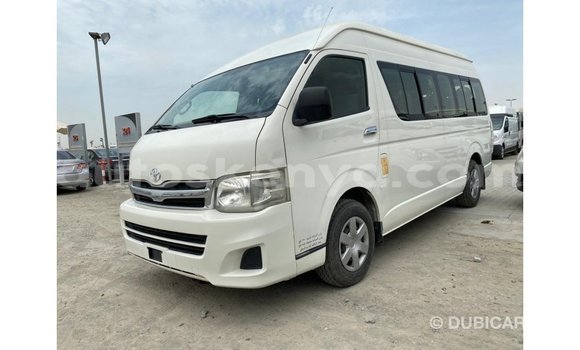 Imported Toyota Hiace White Makiinaa iti Import - Dubai keessatti Central Kenya keessatti Imported Toyota Hiace White Makiinaa iti Import - Dubai keessatti Central Kenya keessatti