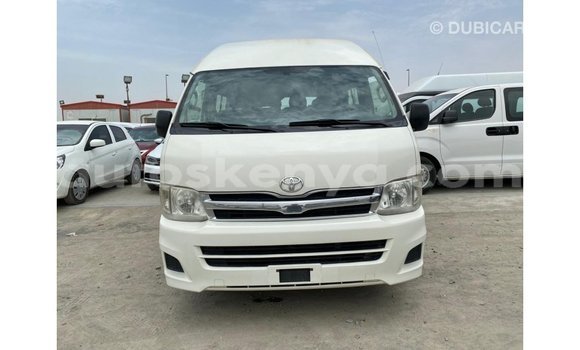 Imported Toyota Hiace White Makiinaa iti Import - Dubai keessatti Central Kenya keessatti Imported Toyota Hiace White Makiinaa iti Import - Dubai keessatti Central Kenya keessatti