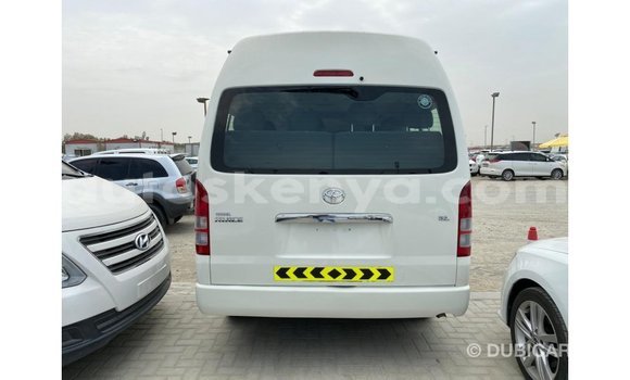 Imported Toyota Hiace White Makiinaa iti Import - Dubai keessatti Central Kenya keessatti Imported Toyota Hiace White Makiinaa iti Import - Dubai keessatti Central Kenya keessatti