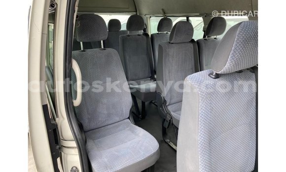 Imported Toyota Hiace White Makiinaa iti Import - Dubai keessatti Central Kenya keessatti Imported Toyota Hiace White Makiinaa iti Import - Dubai keessatti Central Kenya keessatti