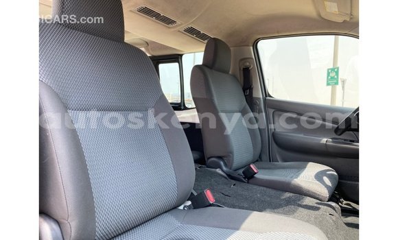 Nunua Imported Nissan Urvan Nyeupe Gari ndani ya Import - Dubai nchini Kati Kenya Nunua Imported Nissan Urvan Nyeupe Gari ndani ya Import - Dubai nchini Kati Kenya