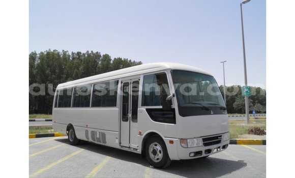 Imported Mitsubishi Carisma White Makiinaa iti Import - Dubai keessatti Central Kenya keessatti Imported Mitsubishi Carisma White Makiinaa iti Import - Dubai keessatti Central Kenya keessatti