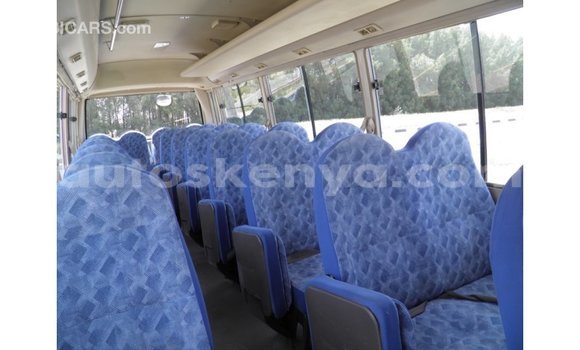 Imported Mitsubishi Carisma White Makiinaa iti Import - Dubai keessatti Central Kenya keessatti Imported Mitsubishi Carisma White Makiinaa iti Import - Dubai keessatti Central Kenya keessatti