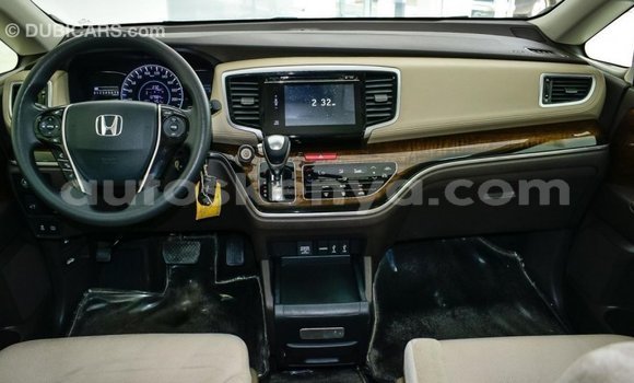 Nunua Imported Honda C Nyeupe Bike ndani ya Import - Dubai nchini Kati Kenya Nunua Imported Honda C Nyeupe Bike ndani ya Import - Dubai nchini Kati Kenya