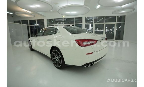 Imported Maserati Quattroporte White Makiinaa iti Import - Dubai keessatti Central Kenya keessatti Imported Maserati Quattroporte White Makiinaa iti Import - Dubai keessatti Central Kenya keessatti