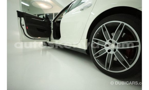 Imported Maserati Quattroporte White Makiinaa iti Import - Dubai keessatti Central Kenya keessatti Imported Maserati Quattroporte White Makiinaa iti Import - Dubai keessatti Central Kenya keessatti