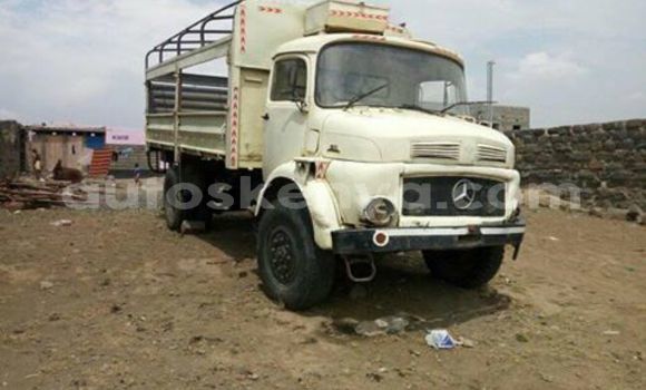 Buy Used Mercedes‒Benz LAK 1113 White Truck in Nairobi in Nairobi Buy Used Mercedes‒Benz LAK 1113 White Truck in Nairobi in Nairobi
