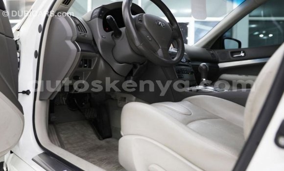 Imported Infiniti Q White Makiinaa iti Import - Dubai keessatti Central Kenya keessatti Imported Infiniti Q White Makiinaa iti Import - Dubai keessatti Central Kenya keessatti