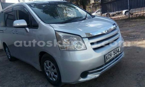 Oofamaa Toyota Noah Silver Makiinaa iti Nairobi keessatti Nairobi keessatti Oofamaa Toyota Noah Silver Makiinaa iti Nairobi keessatti Nairobi keessatti