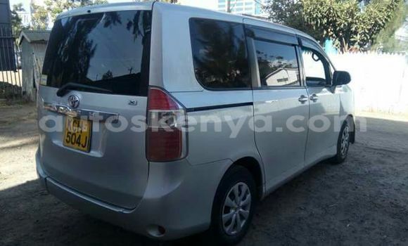 Oofamaa Toyota Noah Silver Makiinaa iti Nairobi keessatti Nairobi keessatti Oofamaa Toyota Noah Silver Makiinaa iti Nairobi keessatti Nairobi keessatti