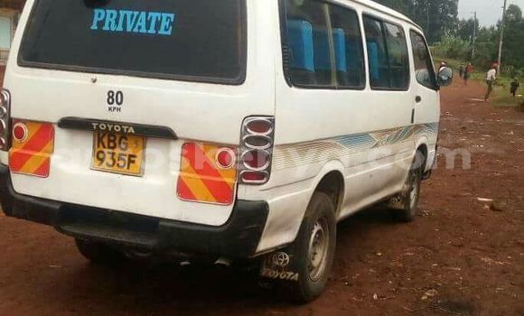 Oofamaa Toyota Shark White Makiinaa iti Nairobi keessatti Nairobi keessatti Oofamaa Toyota Shark White Makiinaa iti Nairobi keessatti Nairobi keessatti