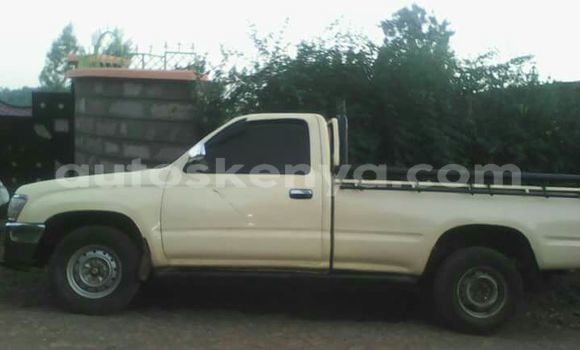Oofamaa Toyota Hilux White Makiinaa iti Nairobi keessatti Nairobi keessatti Oofamaa Toyota Hilux White Makiinaa iti Nairobi keessatti Nairobi keessatti