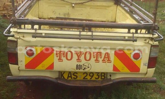 Oofamaa Toyota Hilux White Makiinaa iti Nairobi keessatti Nairobi keessatti Oofamaa Toyota Hilux White Makiinaa iti Nairobi keessatti Nairobi keessatti