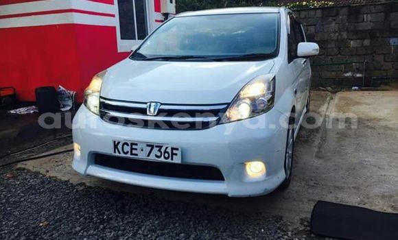 Buy Used Toyota ISIS White Car in Nairobi in Nairobi Buy Used Toyota ISIS White Car in Nairobi in Nairobi