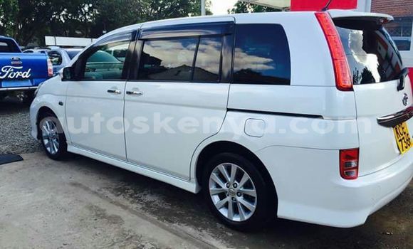 Oofamaa Toyota ISIS White Makiinaa iti Nairobi keessatti Nairobi keessatti Oofamaa Toyota ISIS White Makiinaa iti Nairobi keessatti Nairobi keessatti
