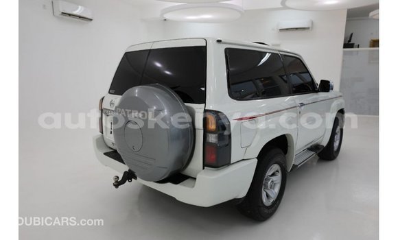 Imported Nissan Patrol White Makiinaa iti Import - Dubai keessatti Central Kenya keessatti Imported Nissan Patrol White Makiinaa iti Import - Dubai keessatti Central Kenya keessatti