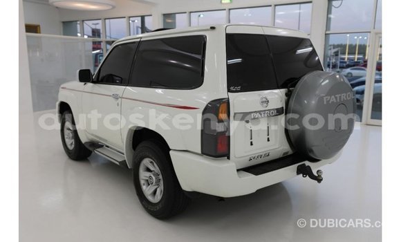 Imported Nissan Patrol White Makiinaa iti Import - Dubai keessatti Central Kenya keessatti Imported Nissan Patrol White Makiinaa iti Import - Dubai keessatti Central Kenya keessatti