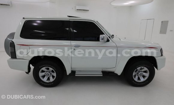 Imported Nissan Patrol White Makiinaa iti Import - Dubai keessatti Central Kenya keessatti Imported Nissan Patrol White Makiinaa iti Import - Dubai keessatti Central Kenya keessatti
