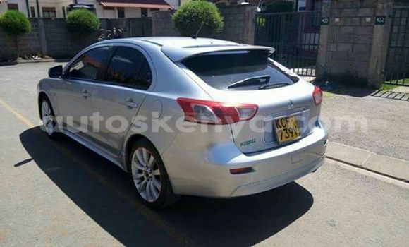 Oofamaa Mitsubishi Outlander White Makiinaa iti Nairobi keessatti Nairobi keessatti Oofamaa Mitsubishi Outlander White Makiinaa iti Nairobi keessatti Nairobi keessatti