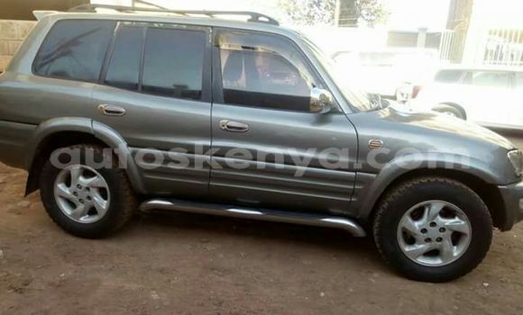 Oofamaa Toyota RAV4 Silver Makiinaa iti Nairobi keessatti Nairobi keessatti Oofamaa Toyota RAV4 Silver Makiinaa iti Nairobi keessatti Nairobi keessatti