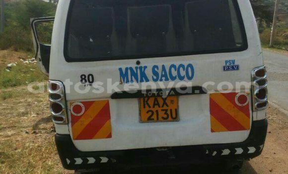 Oofamaa Toyota Shark White Makiinaa iti Nairobi keessatti Nairobi keessatti Oofamaa Toyota Shark White Makiinaa iti Nairobi keessatti Nairobi keessatti