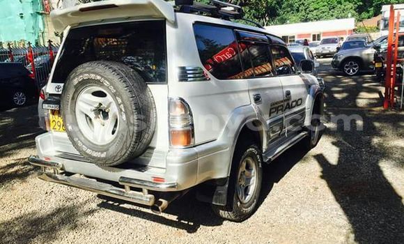 Oofamaa Toyota Land Cruiser Prado White Makiinaa iti Nairobi keessatti Nairobi keessatti Oofamaa Toyota Land Cruiser Prado White Makiinaa iti Nairobi keessatti Nairobi keessatti