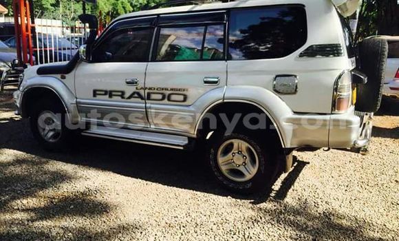 Oofamaa Toyota Land Cruiser Prado White Makiinaa iti Nairobi keessatti Nairobi keessatti Oofamaa Toyota Land Cruiser Prado White Makiinaa iti Nairobi keessatti Nairobi keessatti