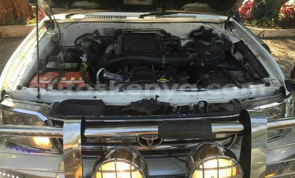 Oofamaa Toyota Land Cruiser Prado White Makiinaa iti Nairobi keessatti Nairobi keessatti Oofamaa Toyota Land Cruiser Prado White Makiinaa iti Nairobi keessatti Nairobi keessatti