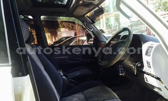 Oofamaa Toyota Land Cruiser Prado White Makiinaa iti Nairobi keessatti Nairobi keessatti Oofamaa Toyota Land Cruiser Prado White Makiinaa iti Nairobi keessatti Nairobi keessatti