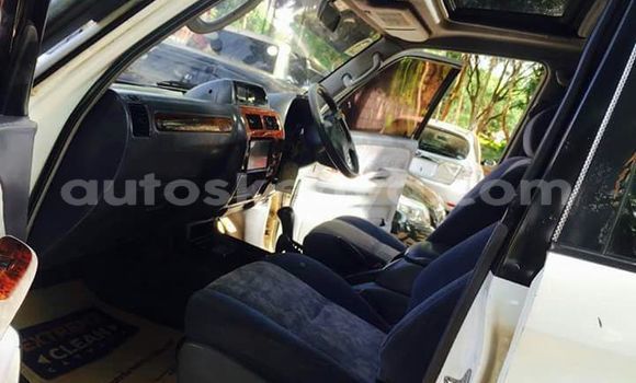Oofamaa Toyota Land Cruiser Prado White Makiinaa iti Nairobi keessatti Nairobi keessatti Oofamaa Toyota Land Cruiser Prado White Makiinaa iti Nairobi keessatti Nairobi keessatti