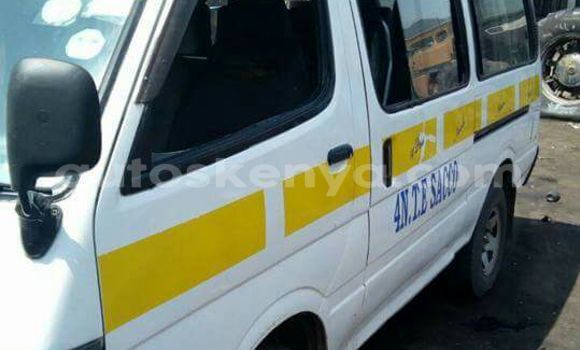 Oofamaa Toyota Shark White Makiinaa iti Nairobi keessatti Nairobi keessatti Oofamaa Toyota Shark White Makiinaa iti Nairobi keessatti Nairobi keessatti