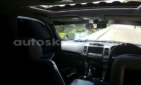 Oofamaa Toyota Prado Silver Makiinaa iti Nairobi keessatti Nairobi keessatti Oofamaa Toyota Prado Silver Makiinaa iti Nairobi keessatti Nairobi keessatti