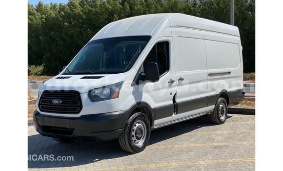 Imported Ford Club Wagon White Makiinaa iti Import - Dubai keessatti Central Kenya keessatti Imported Ford Club Wagon White Makiinaa iti Import - Dubai keessatti Central Kenya keessatti