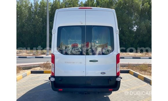 Imported Ford Club Wagon White Makiinaa iti Import - Dubai keessatti Central Kenya keessatti Imported Ford Club Wagon White Makiinaa iti Import - Dubai keessatti Central Kenya keessatti