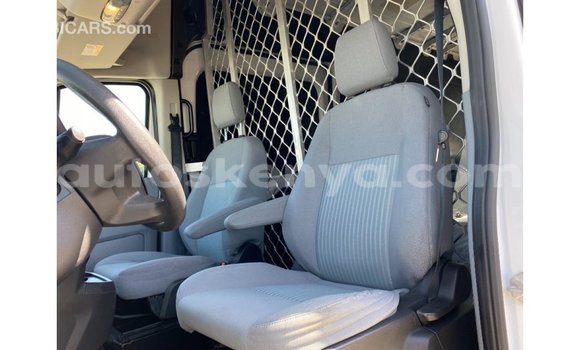 Imported Ford Club Wagon White Makiinaa iti Import - Dubai keessatti Central Kenya keessatti Imported Ford Club Wagon White Makiinaa iti Import - Dubai keessatti Central Kenya keessatti