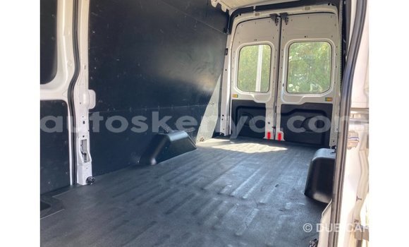 Imported Ford Club Wagon White Makiinaa iti Import - Dubai keessatti Central Kenya keessatti Imported Ford Club Wagon White Makiinaa iti Import - Dubai keessatti Central Kenya keessatti