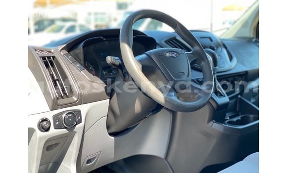 Imported Ford Club Wagon White Makiinaa iti Import - Dubai keessatti Central Kenya keessatti Imported Ford Club Wagon White Makiinaa iti Import - Dubai keessatti Central Kenya keessatti