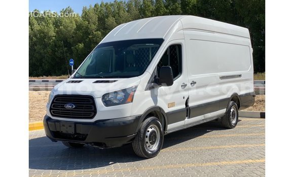 Imported Ford Club Wagon White Makiinaa iti Import - Dubai keessatti Central Kenya keessatti Imported Ford Club Wagon White Makiinaa iti Import - Dubai keessatti Central Kenya keessatti