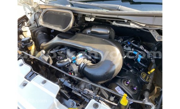 Imported Ford Club Wagon White Makiinaa iti Import - Dubai keessatti Central Kenya keessatti Imported Ford Club Wagon White Makiinaa iti Import - Dubai keessatti Central Kenya keessatti